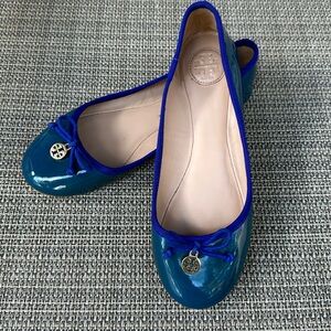 Tory Burch Chelsea patent bow logo flats Size 7M